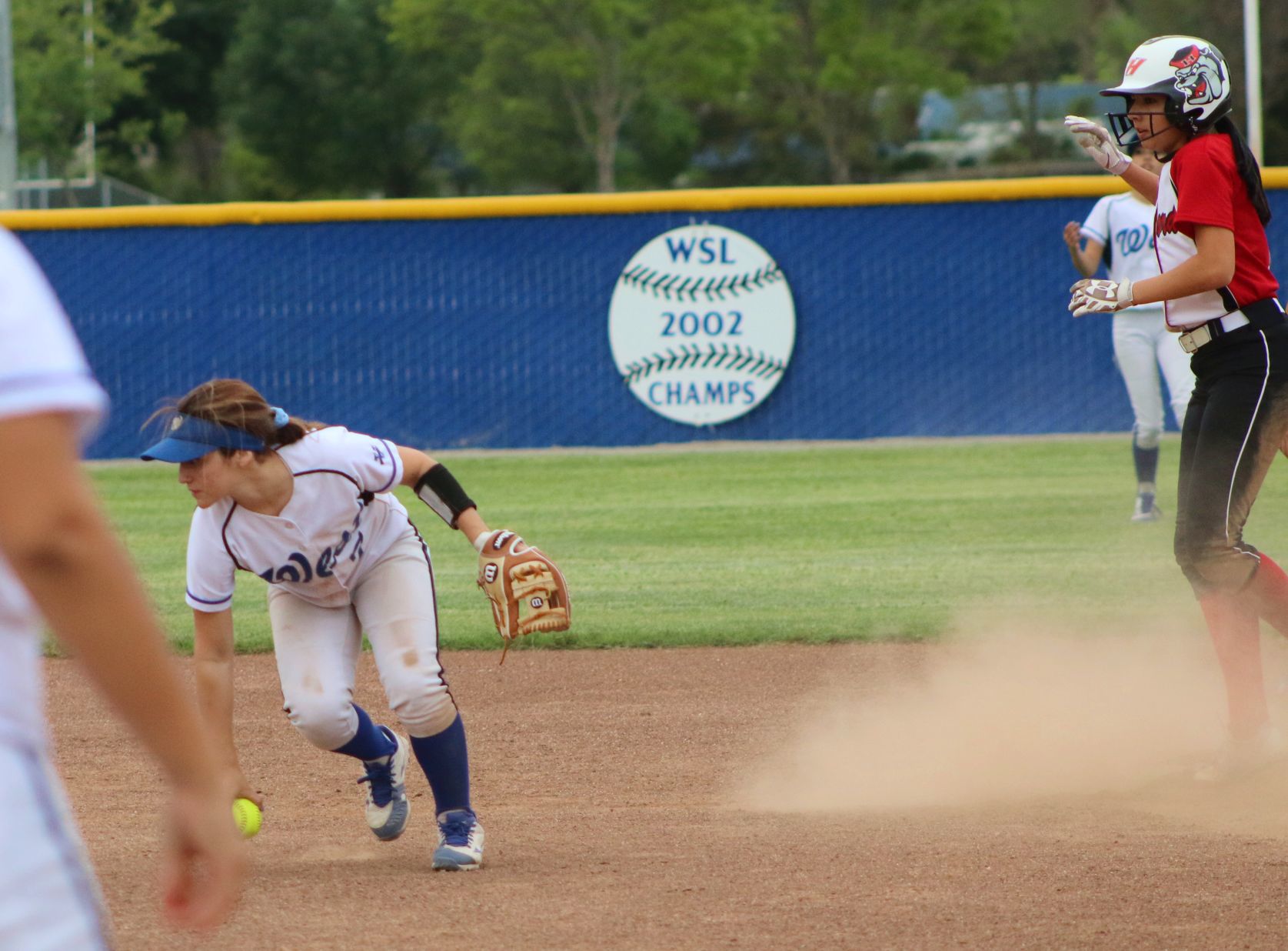 Huskies hold off Bullpups
